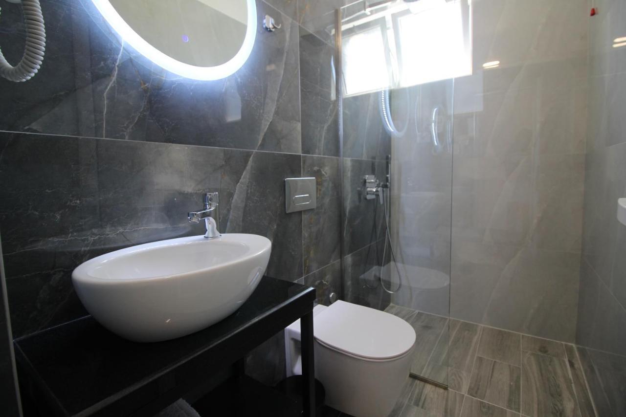 Hotel Villa Ambra Ksamil Esterno foto
