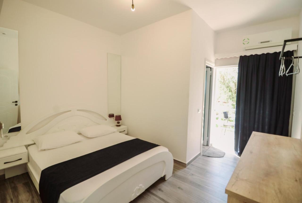 Hotel Villa Ambra Ksamil Esterno foto